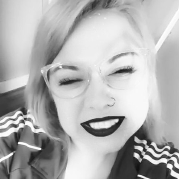 Meet your Posher, Jennifer - Picture 1 of 1